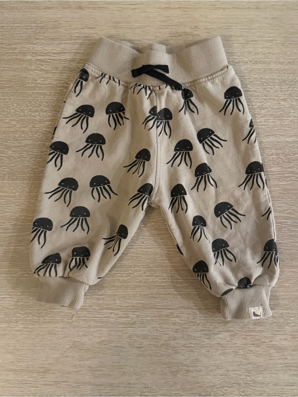 Turtledove London Organic cotton joggers with jellyfish print 6-12 months